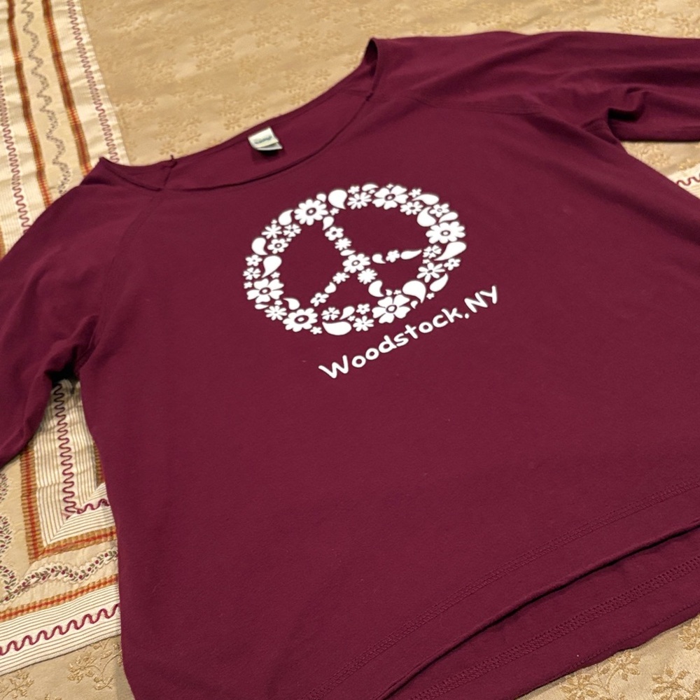 Kavio Maroon Flower child T-Shirt, Cotton Blend, “Woodstock, NY” L